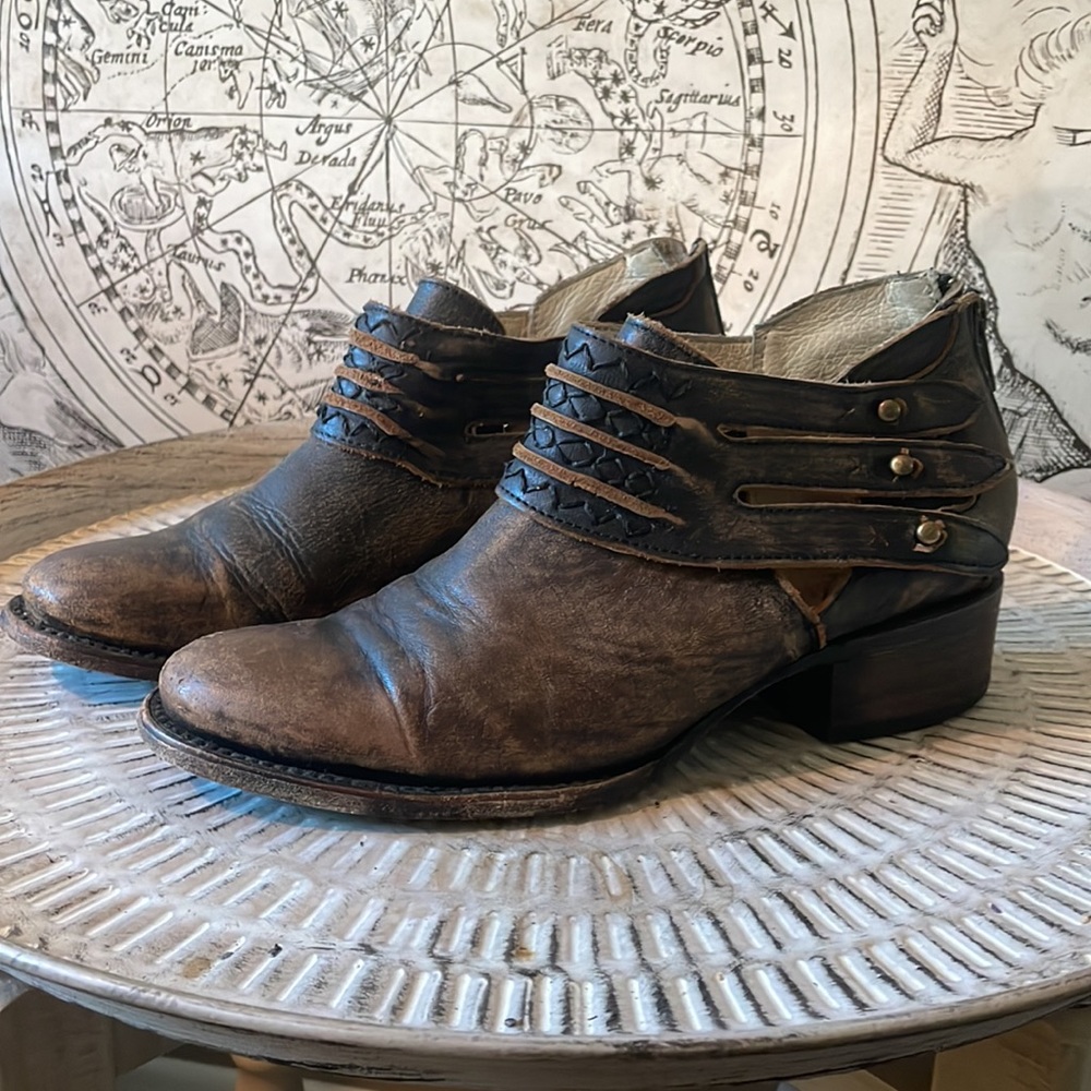 Freebird Slay booties brown distressed